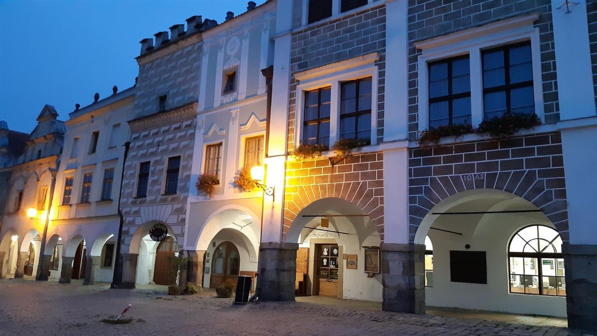 Ubytovani U Seniglu Hotel Telc Exterior photo